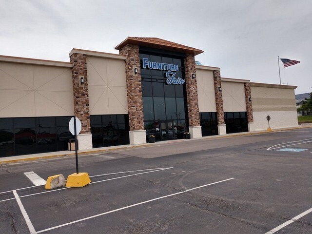 More Photos Of 8265-8287 Springboro Pike, Miamisburg General Retail For Sale