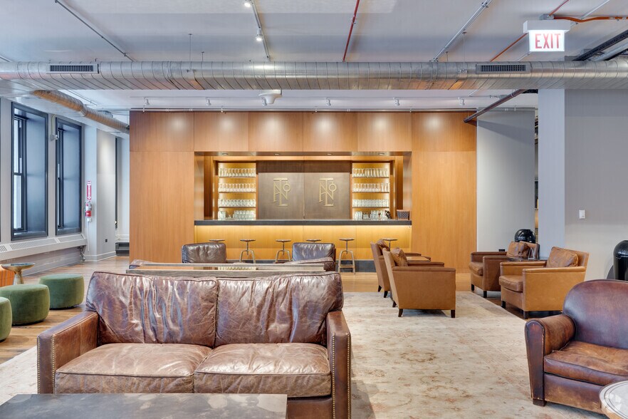 More Photos Of 125 S Clark St, Chicago Loft Creative Space For Lease