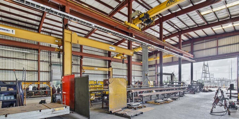 More Photos Of 2985 Old Medulla Rd, Lakeland Manufacturing For Sale