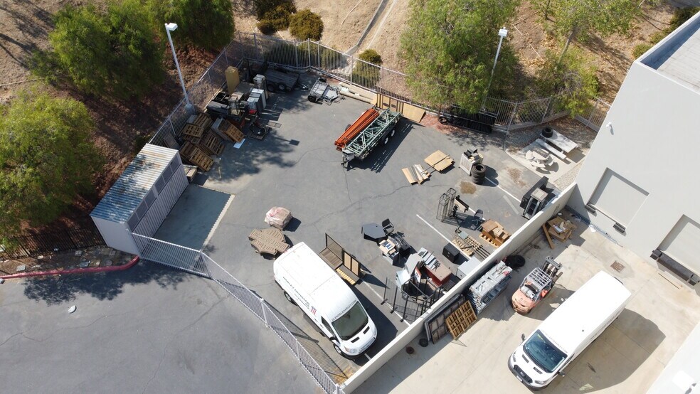 More Photos Of 21130 Centre Pointe Pky, Santa Clarita Warehouse For Lease