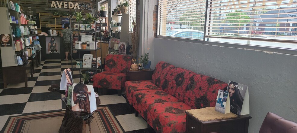 More Photos Of 122 W William St, Delaware Freestanding For Sale