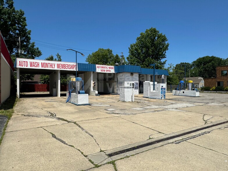 More Photos Of 29007 Lake Shore Blvd, Willowick Specialty For Sale