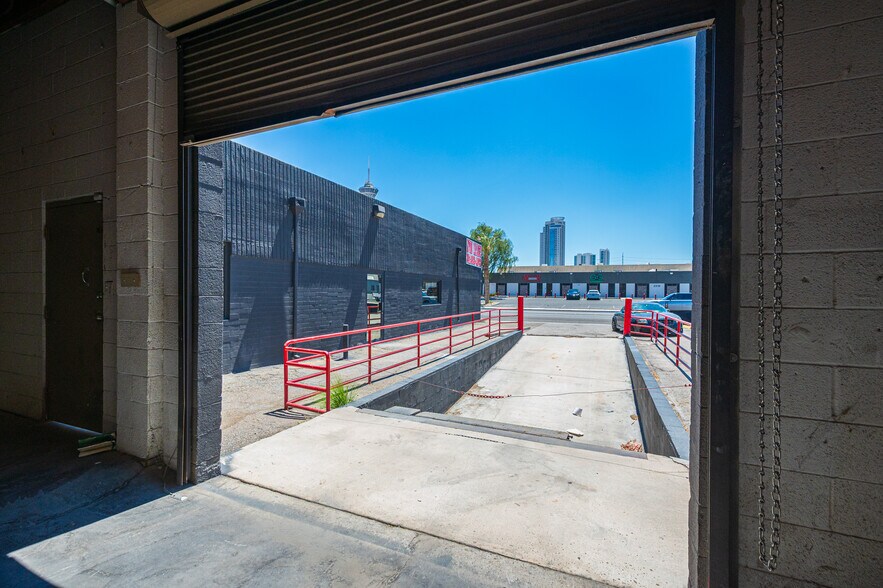 More Photos Of 2310-2315 Western Ave, Las Vegas Warehouse For Lease