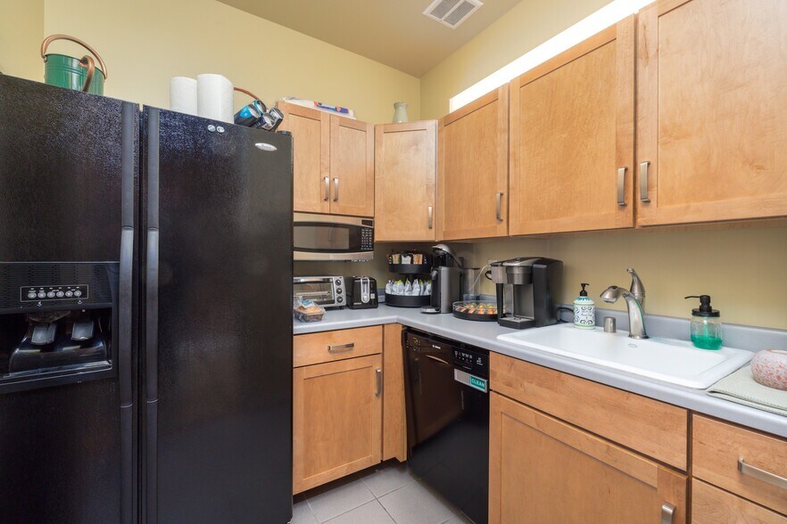 More Photos Of 205-245 Foss Creek Cir, Healdsburg Office For Sale