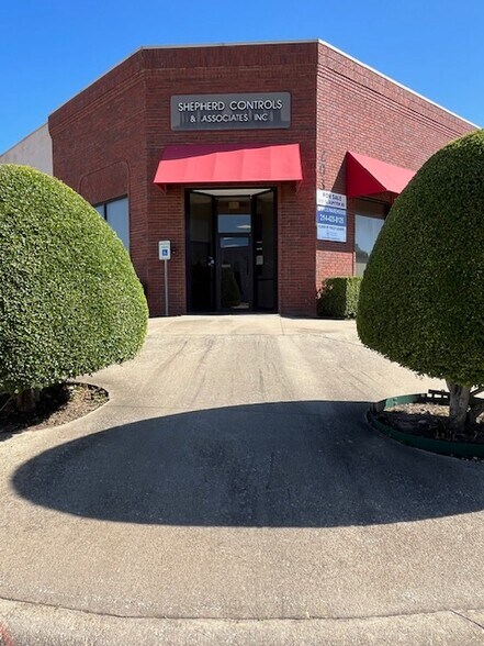 More Photos Of 203 S Jupiter Rd, Allen Office For Sale