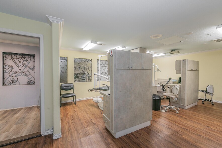 More Photos Of 2823 Kendale Dr, Dallas Medical For Sale