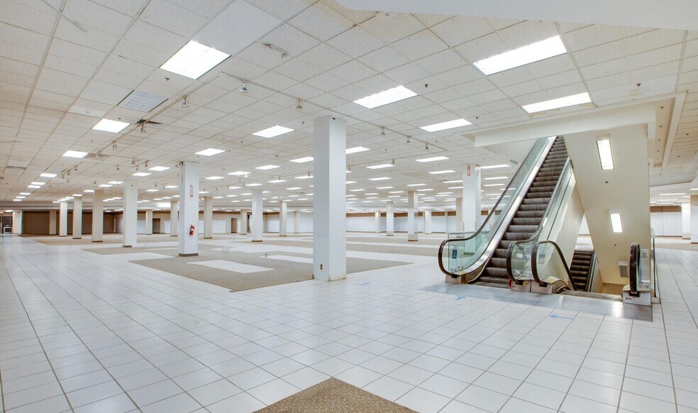 More Photos Of 5060 Montclair Plaza Ln, Montclair Unknown For Lease