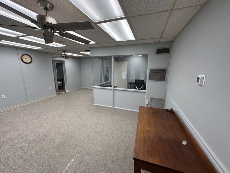 More Photos Of 6100 N Nebraska Ave, Tampa Office For Lease