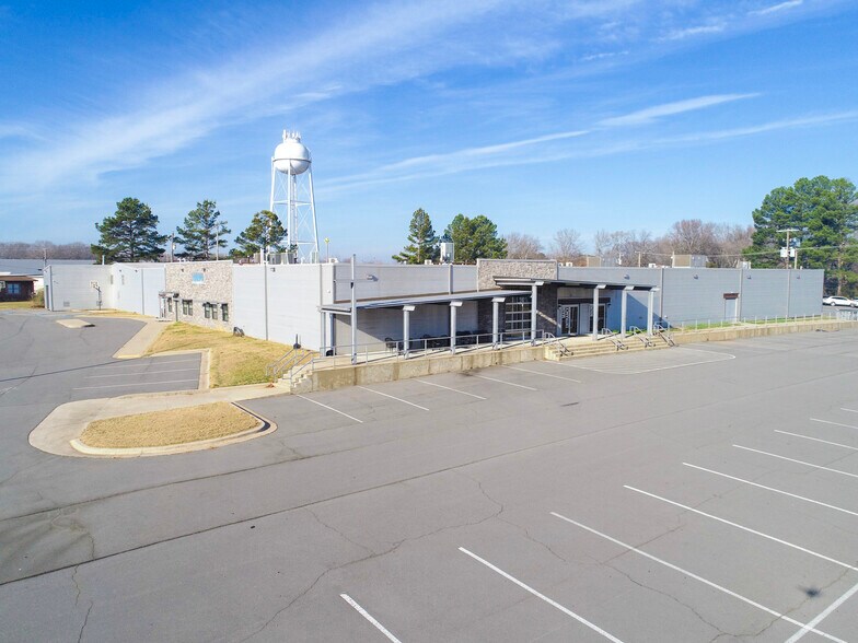 More Photos Of 1122 S 2nd St, Cabot Industrial For Sale