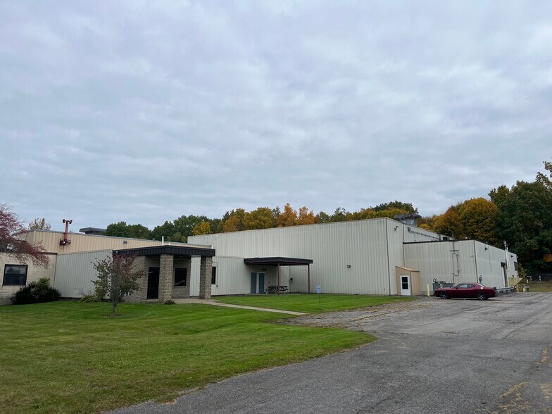More Photos Of 6 Morrill Pl, Fulton Warehouse For Lease