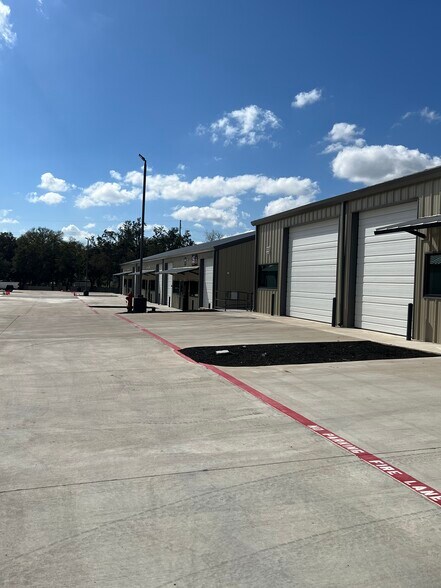 More Photos Of 2711 Daisy Dr, Austin Unknown For Lease