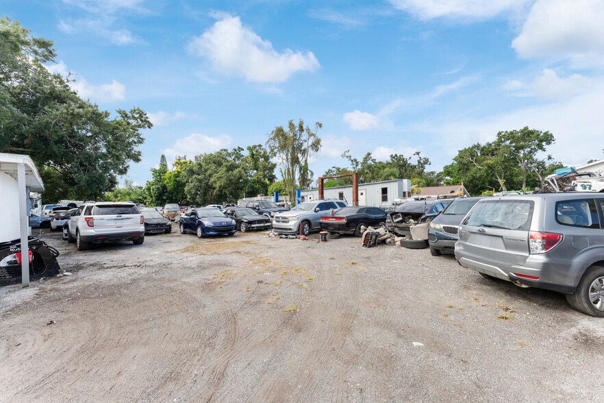 More Photos Of 5712 15th St, Bradenton Auto Dealership For Sale