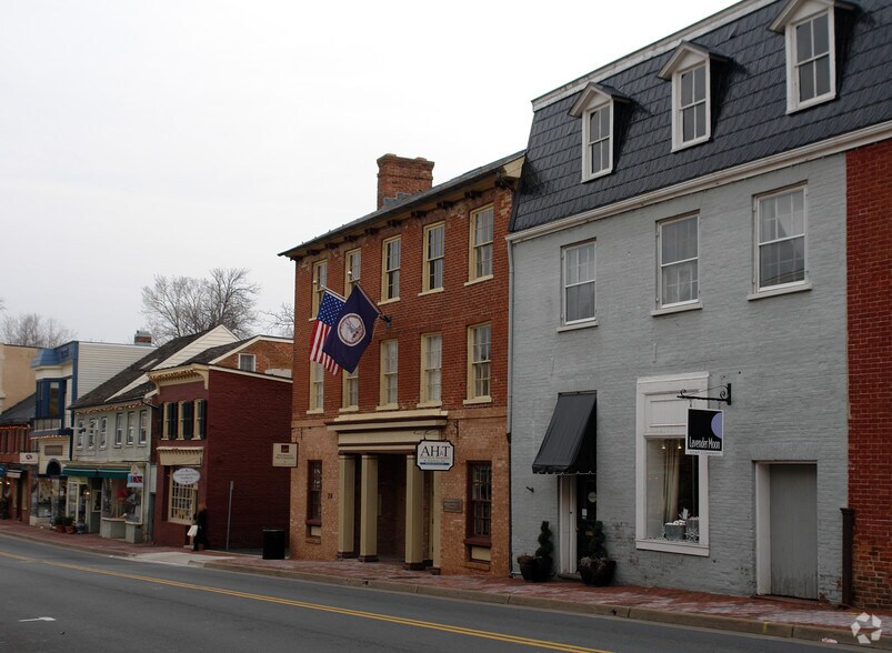 Primary Photo Of 20 S King St, Leesburg Office For Lease