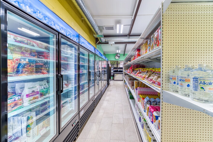 More Photos Of 10124-10138 Topanga Canyon Blvd, Chatsworth General Retail For Sale