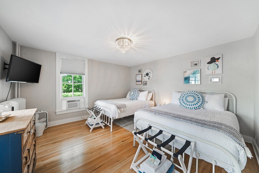 More Photos Of 371 Water St, Excelsior Hospitality For Sale