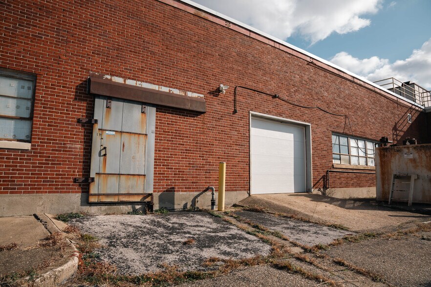More Photos Of 1185 E Keating Ave, Muskegon Manufacturing For Sale
