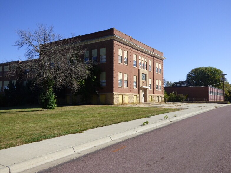 More Photos Of 308 4th St, Welcome Specialty For Sale