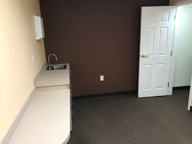 More Photos Of 23 State Route 31 N, Pennington Office For Lease