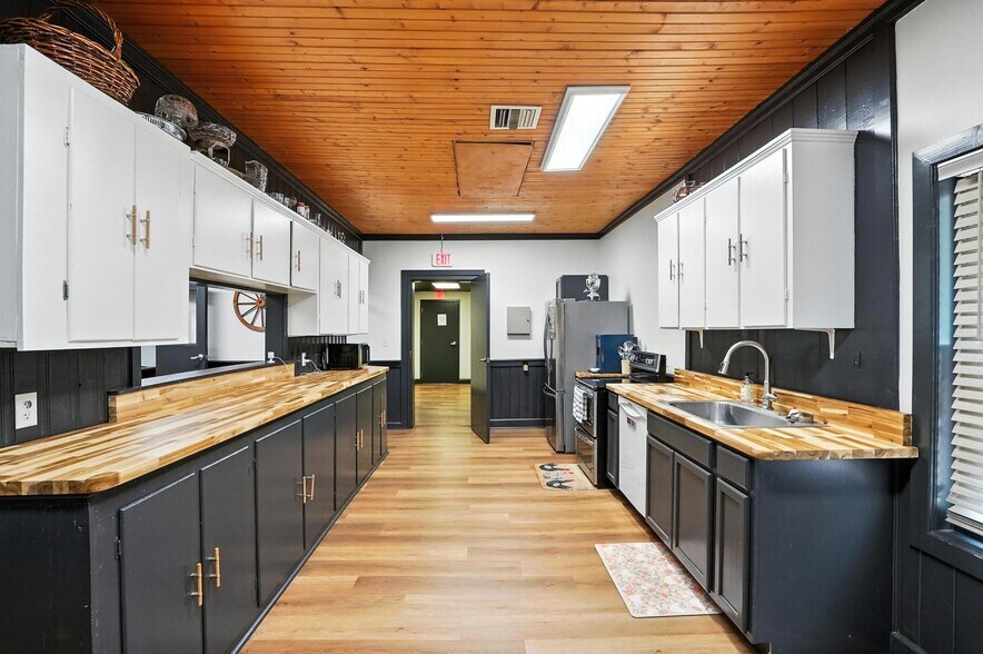 More Photos Of 108 Beam Dr, Mooresville Flex For Sale