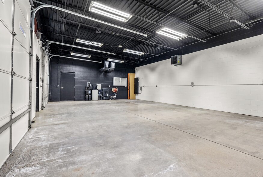 More Photos Of 738 Castleton Rd, Castle Rock Warehouse For Lease