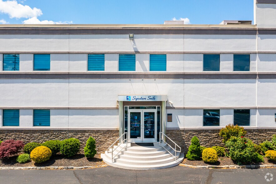 More Photos Of 401 Commerce Dr, Fort Washington Medical For Lease