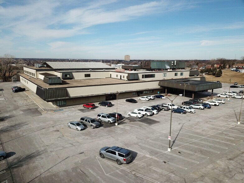 More Photos Of 1941 S 42nd St, Omaha Office For Lease