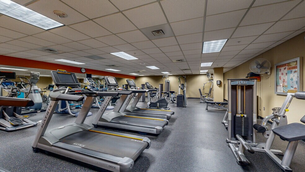 More Photos Of 111 W State St, Mason City Office For Lease