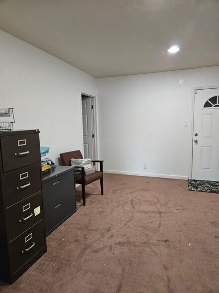 More Photos Of 1272 4th St, Los Banos Office For Lease
