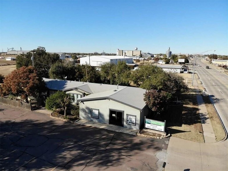 Primary Photo Of 1205 S Main St, Altus Apartments For Sale