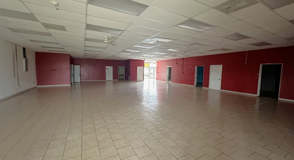 More Photos Of 6600 N Val Verde Rd, Donna Storefront Retail Office For Lease