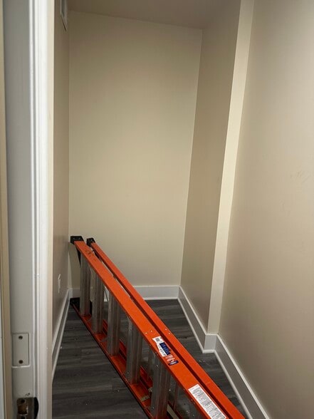 More Photos Of 583-587 Broad St, Newark Storefront Retail Office For Lease