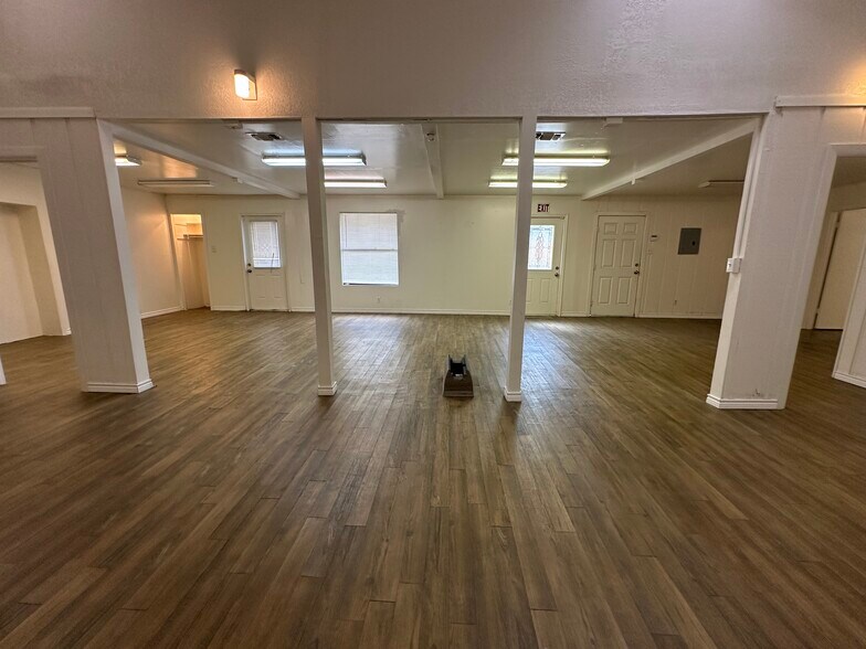 More Photos Of 6628 Crestway Dr, San Antonio Flex For Sale