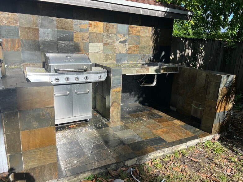 More Photos Of 545 Ne 23rd St, Wilton Manors Rehabilitation Center For Lease