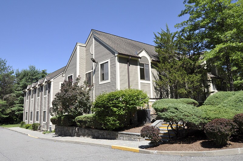 More Photos Of 190 Goldens Bridge Rd, Katonah Medical For Lease