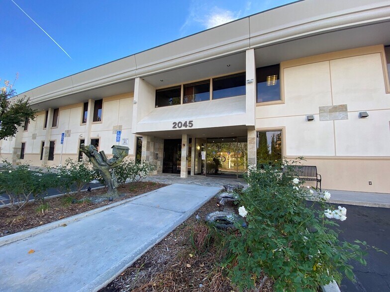 More Photos Of 2045 Royal Ave, Simi Valley Medical For Lease