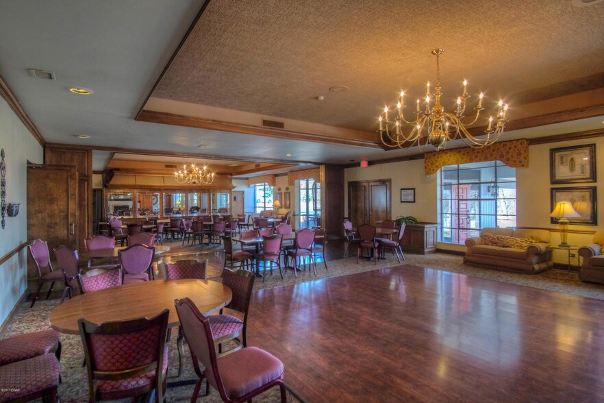 Primary Photo Of 988 S Country Club Rd, Carthage General Retail For Sale