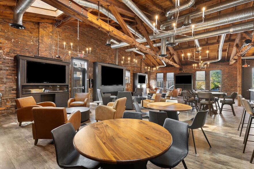 More Photos Of 17 E Brickel St, Columbus General Retail For Sale