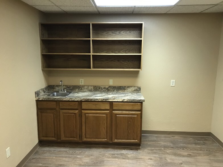 More Photos Of 916 SW 38th St, Lawton Medical For Lease