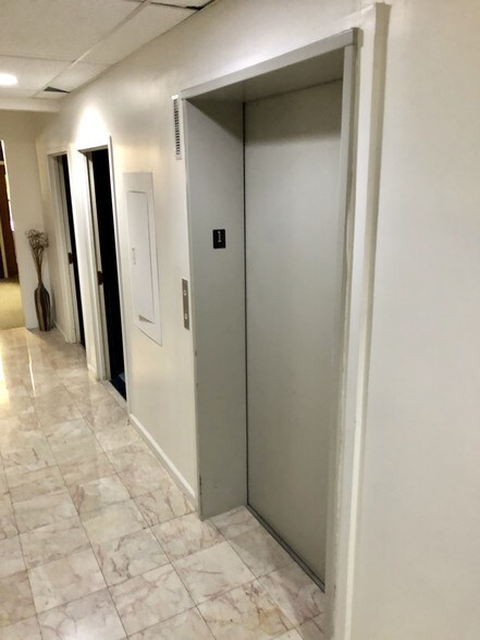 More Photos Of 5744 W Irving Park Rd, Chicago Office Residential For Lease