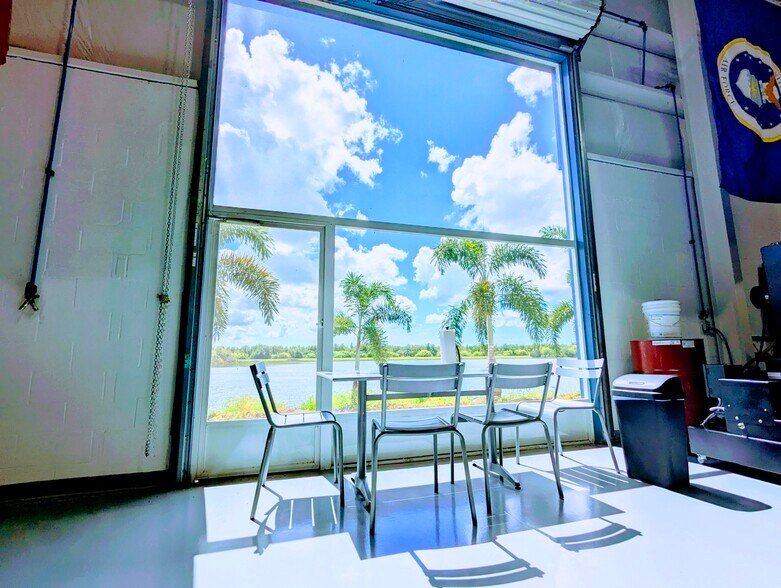 More Photos Of 2328 72nd Dr E, Sarasota Warehouse For Sale