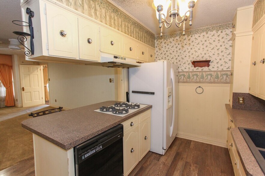 More Photos Of 1201 E 11th Pl, Big Spring Specialty For Sale