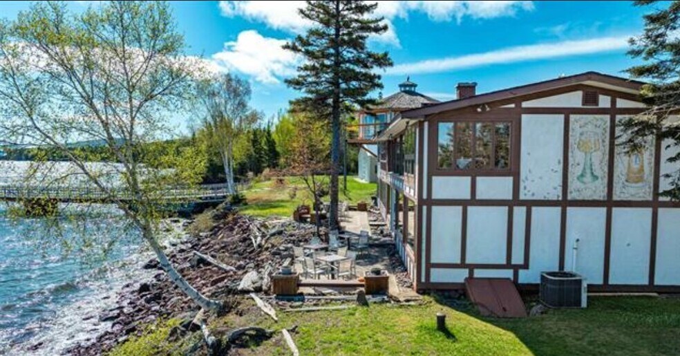 More Photos Of 77 Brockway Ave, Copper Harbor Restaurant For Sale