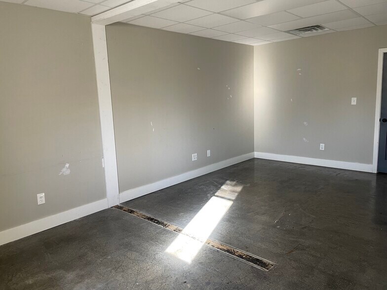 More Photos Of 1505 Hollywood Rd, Knoxville Loft Creative Space For Lease