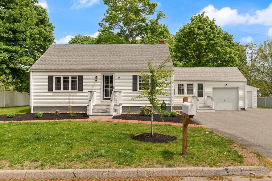 More Photos Of 32 Prince St, Danvers Office For Lease