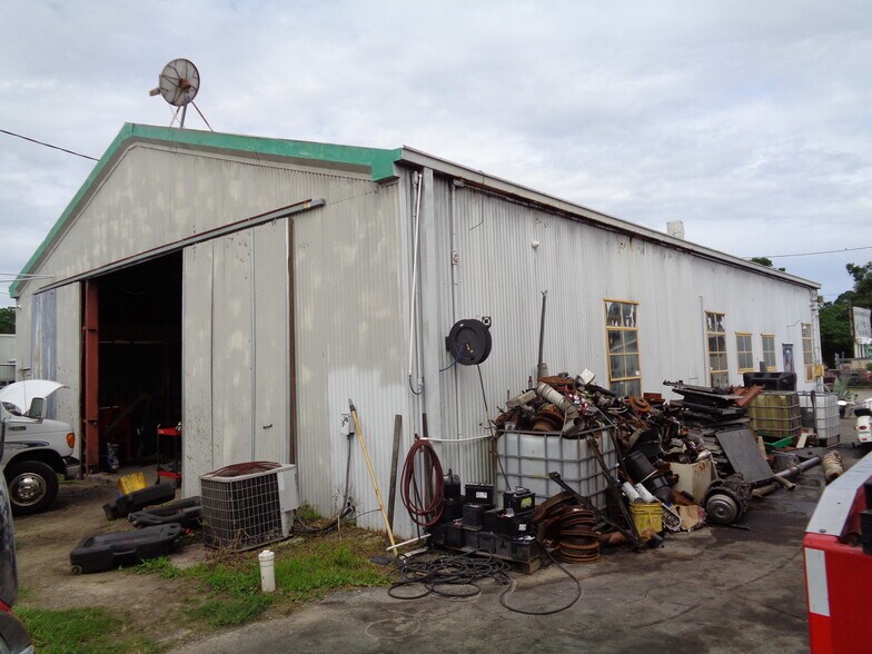 More Photos Of 1170 W Us-90, Lake City Light Distribution For Sale