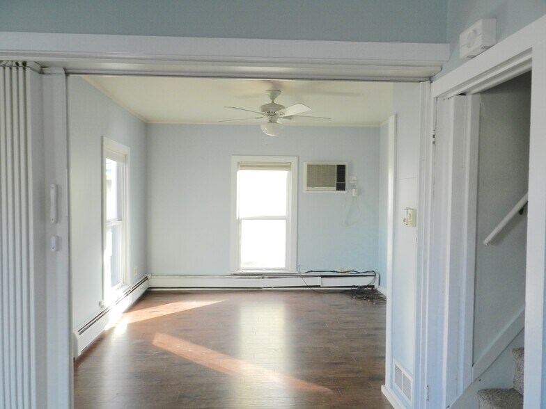 More Photos Of 901 Main St, Salmon Office For Sale