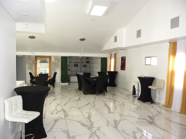 More Photos Of 4225 Crenshaw Blvd, Los Angeles Bar For Lease