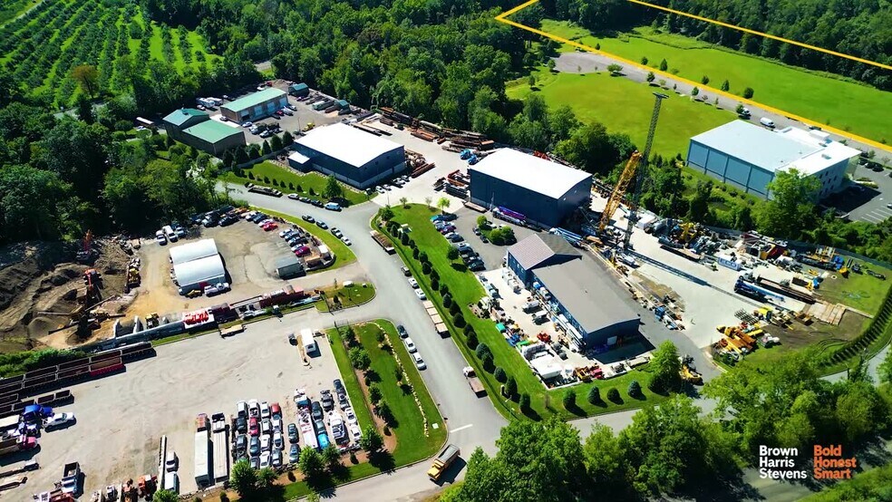 Primary Photo Of 525-555 Landmark Dr, Congers Land For Sale