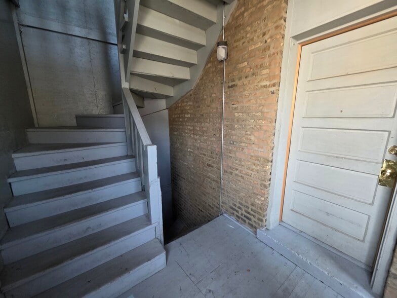 More Photos Of 3742 W Montrose Ave, Chicago Apartments For Sale