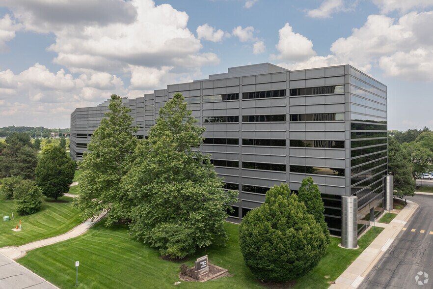 More Photos Of 4-6 Parklane Blvd, Dearborn Office For Lease